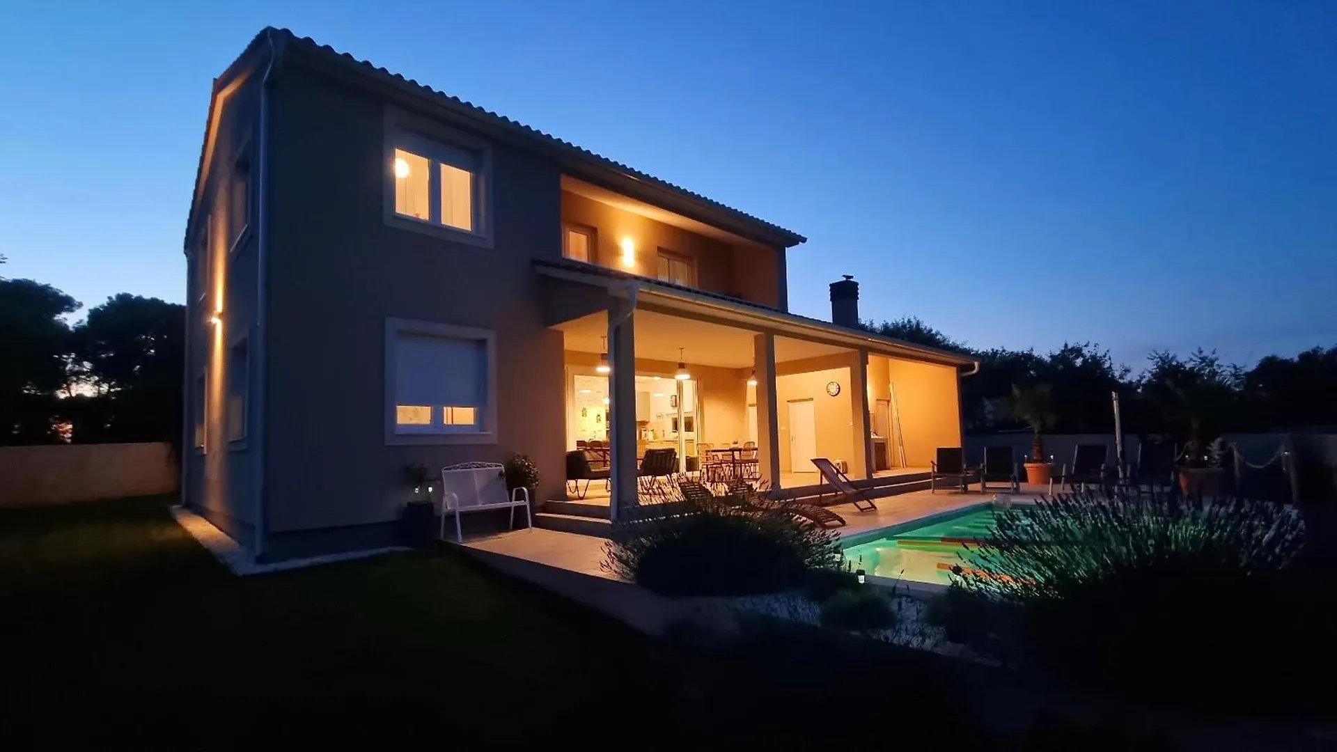 Villa Mira Pula 0*,